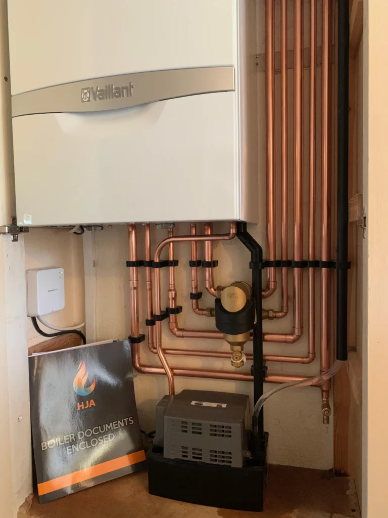 Vaillant boiler installation with professional pipewok